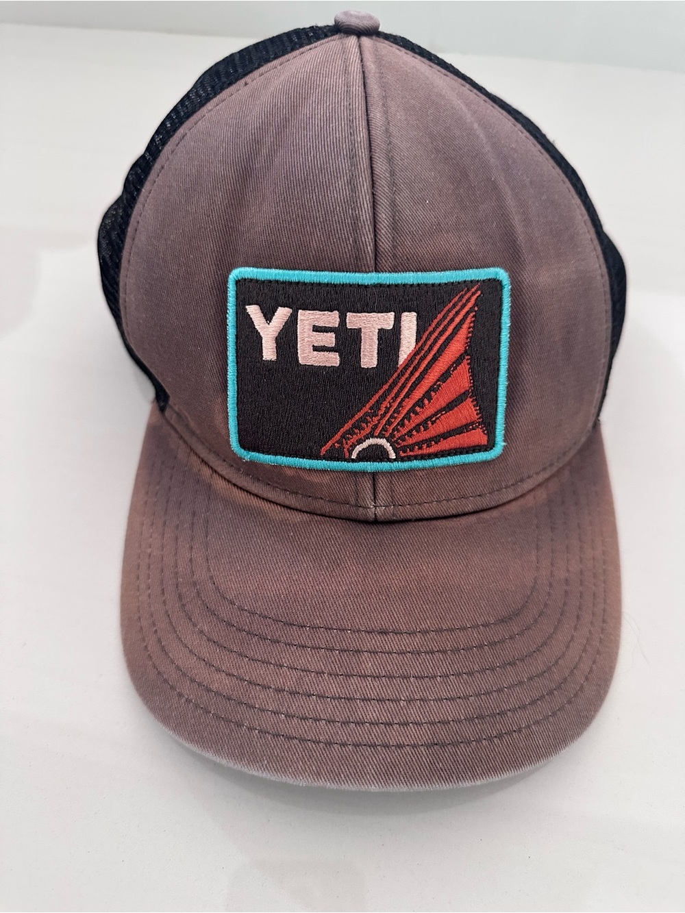 ♥️YETI RED FISH TRUCKER CAP💙